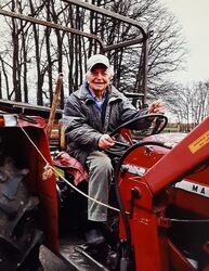 Bild vom Patienten auf einem Traktor