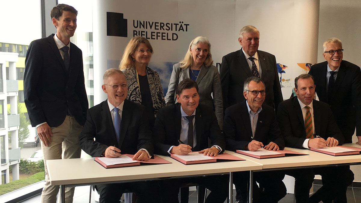 Vertragsunterzeichnung Medizinische Fakultät