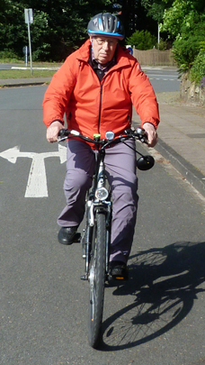 Bild Patient nach der OP beim Fahrrad fahren