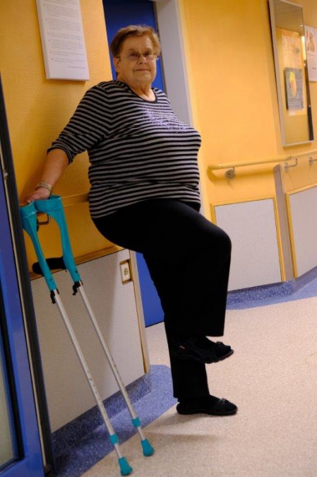 Bild Patientin Einbeinstand postoperativ