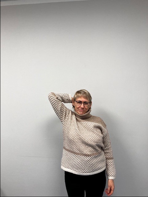 Bild Patientin Rotatorenmanschette Balloninplantation ein Arm angewinkelt