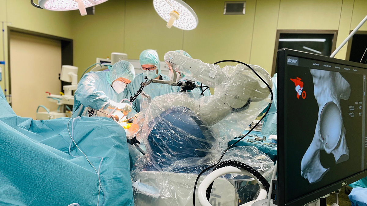 Bild 1000ste Operation mit dem Mako Robotersystem