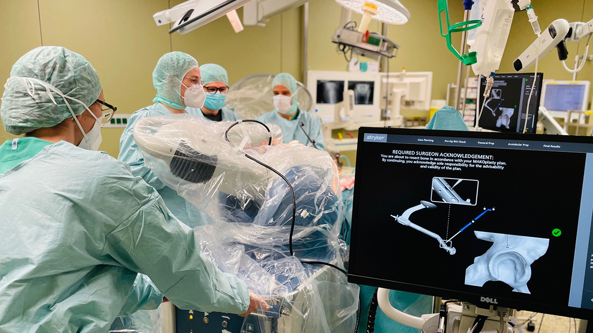 Bild 1000ste Operation mit dem Mako Robotersystem